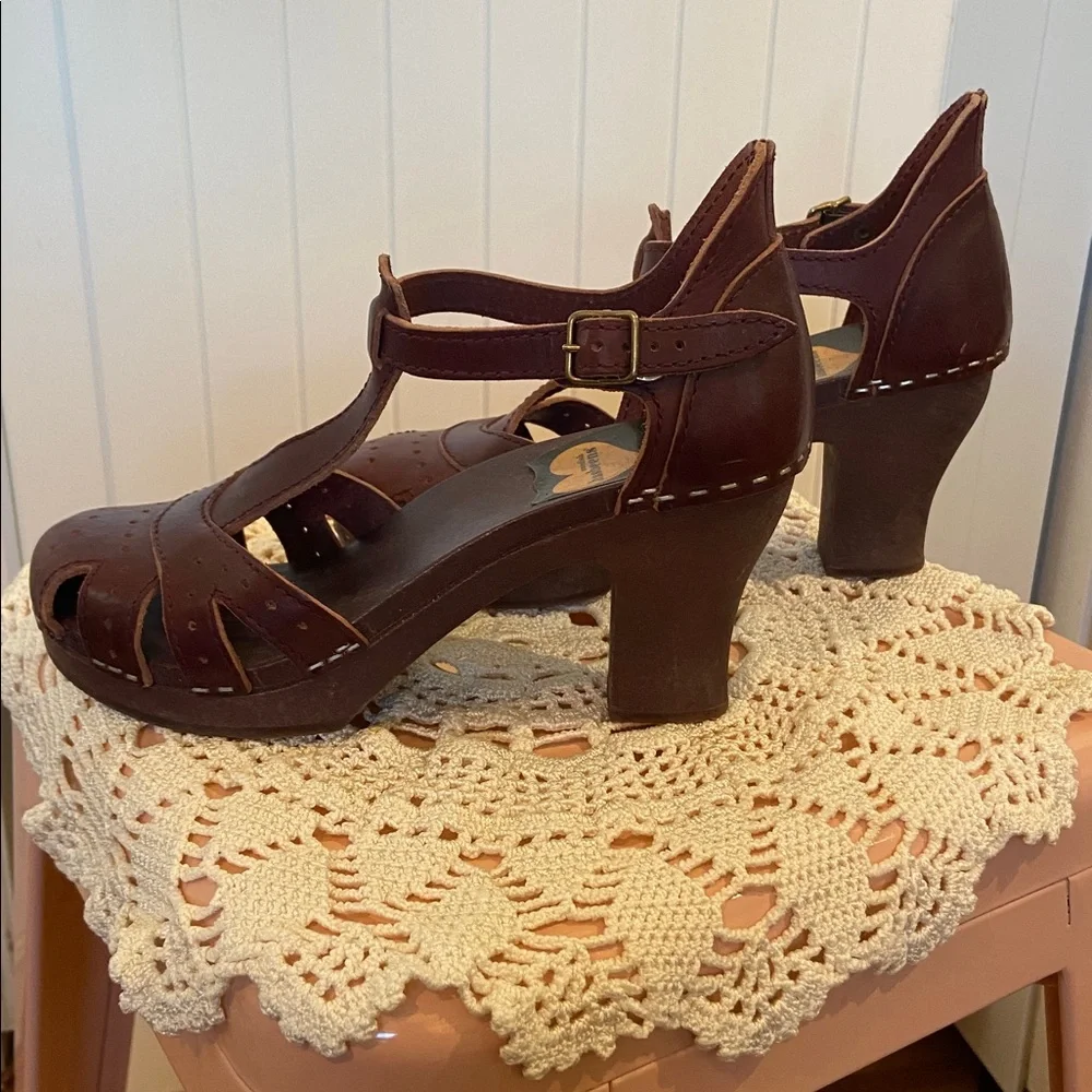 ❤️ HOST PICK ❤️ SWEDISH HASBEENS oxblood T-Strap clog heels 37 - Picture 4 of 16